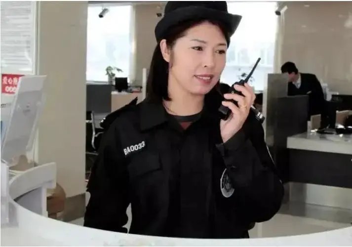 深圳24岁女孩从设计院辞职当保安，当事人是如何回应的？