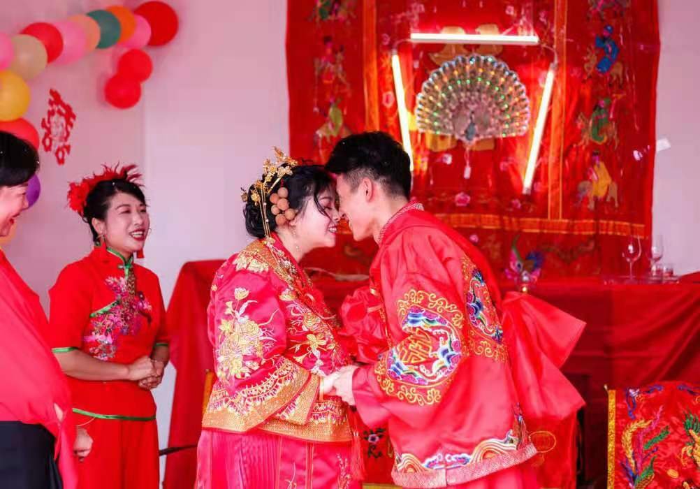 新郎拒读婚约誓词,质问新娘嫁不嫁,如果是你还愿意嫁吗?