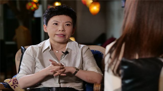 年仅16岁就拿了世界冠军，那个为国争光的邓亚萍，如今过得怎样？