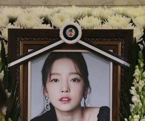 具荷拉母亲继承女儿4成遗产 这是咋情况？