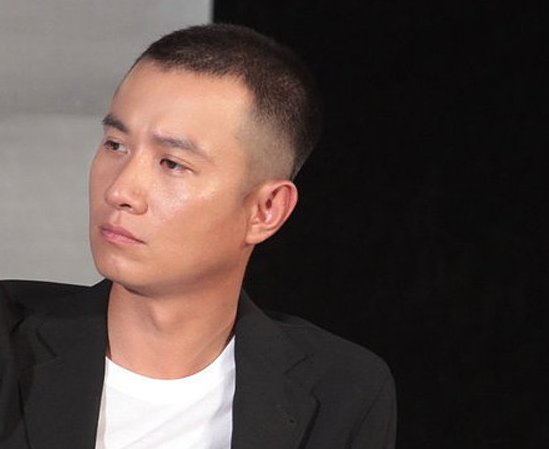 文章金鸡奖后首谈姚笛落泪，被问到更爱哪个时，不禁流下眼泪，怎么回事呢？