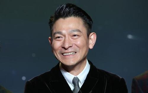 刘德华打保安被支持，为什么周杰伦骂保安就被喷？