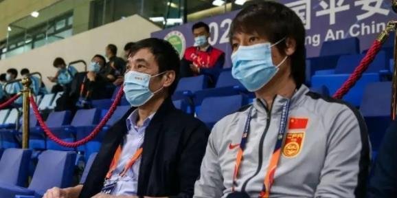 李铁怎么了？还能继续吹头发吗？