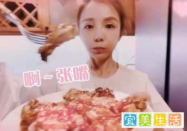 朱迅与大8岁丈夫秀恩爱,男方曾是央视名嘴,如今名气不及妻子