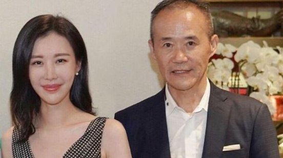 王石前妻王江穗：8年前婚变，前夫娶了小30岁田朴珺，如今怎样了