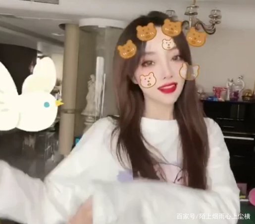 李小璐从影后沦为网红，她是乐在其中吗？
