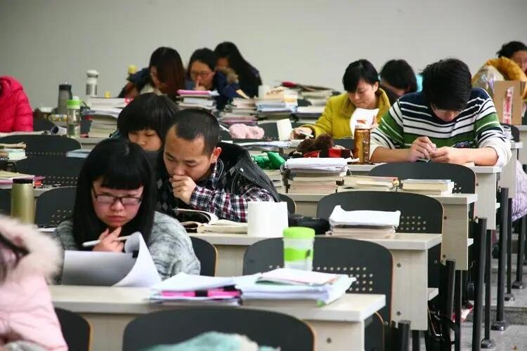 余干蓝天实验学校学费多少