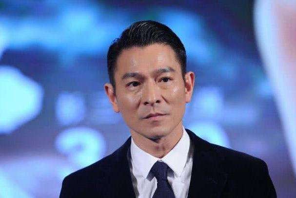 刘德华打保安被支持，为什么周杰伦骂保安就被喷？