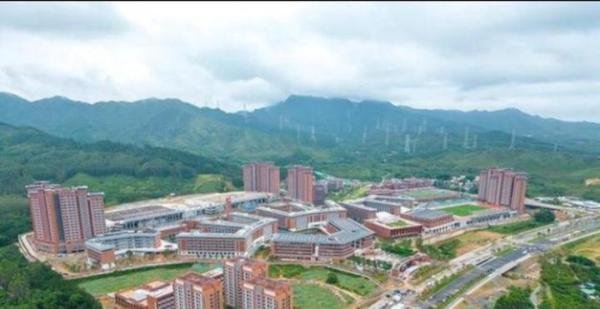深圳知名中学倒闭，上千师生被赶出学校，厚德书院到底怎么了