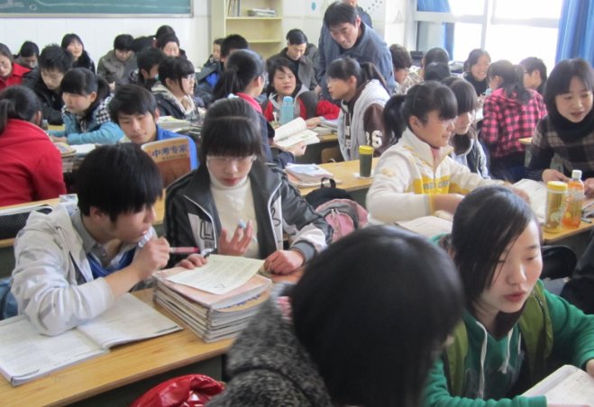 中学班主任私招借读生收费超百万,这样收费可以吗?