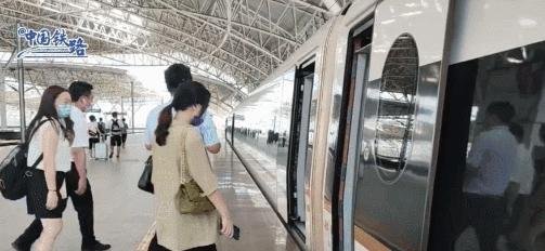 女孩江苏买房坐高铁去沪上班，月通勤费1000多元