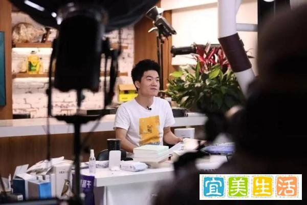双语热词 | 东方甄选知名主播董宇辉离职！“离职”有哪几种英文表达？