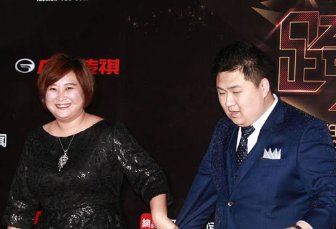 贾玲不再隐瞒，曝出结婚六年老公的真正身份，难怪贾玲能开公司，老公是谁？