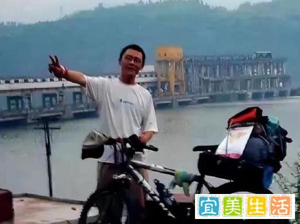 “鬼佬”郭宏才：5年骗走百亿逃到美国，傍上马斯克，越活越嚣张