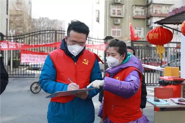 上海青浦疾控回应同一微信群判定次密接,具体是如何回应的?