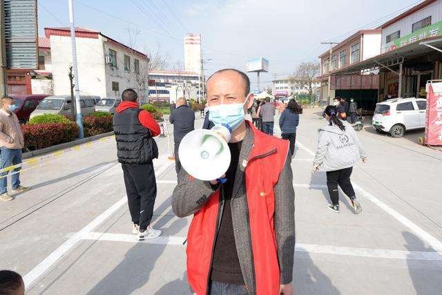 上海48岁物业经理倒在值班室桌前，他生前在岗位上有多恪尽职守？
