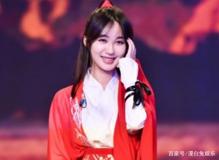 李菲儿在节目中放生龙虾,观众说她立人设,这事你怎么看?