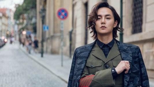 中年发福还“姨化”的尹正,两任绯闻女友都是年轻小花,他到底凭什么?