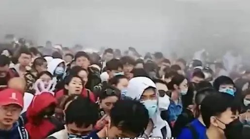 关于数百游客滞留山顶一事，太白山景区是如何回应的？