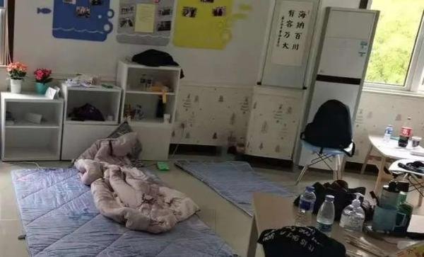上海17名防疫保安被骗桥下过夜 网友：不惩治天理难容