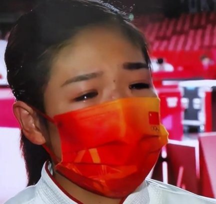 日本夺冠时，伊藤美诚为何会蔑视一笑？