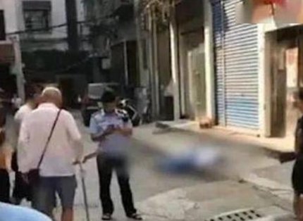 暑假作业没做完不许报名，12岁少年被逼跳楼坠亡，谁才是责任方？