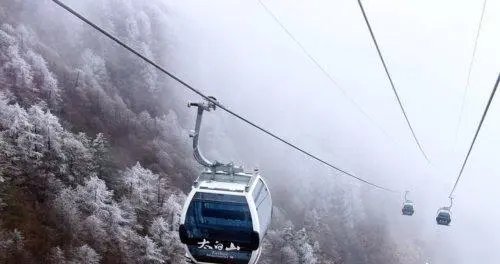 关于数百游客滞留山顶一事，太白山景区是如何回应的？