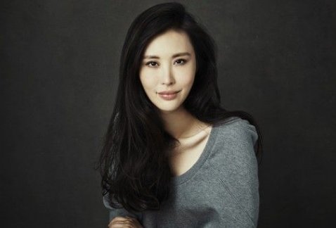 王石前妻王江穗：8年前婚变，前夫娶了小30岁田朴珺，如今怎样了