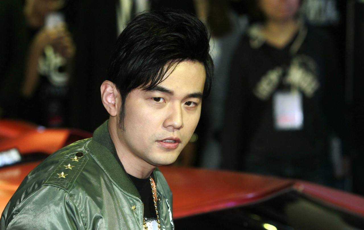 刘德华打保安被支持，为什么周杰伦骂保安就被喷？