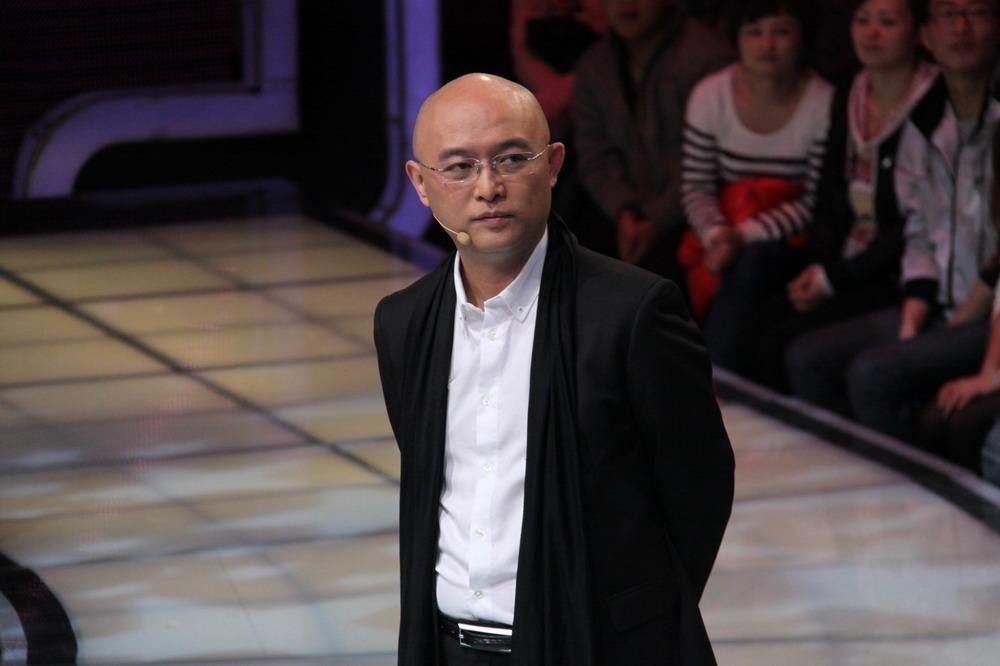 49岁孟非近照曝光：人到中年，除了生死其他都是小事，发生什么事了？