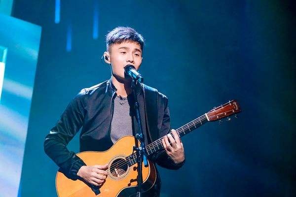 李荣浩同一张照片却配不同文案，粉丝们发现之后做了什么？