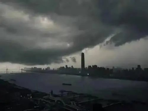 暴雨中的武汉市白昼如夜,最终结果怎样了?