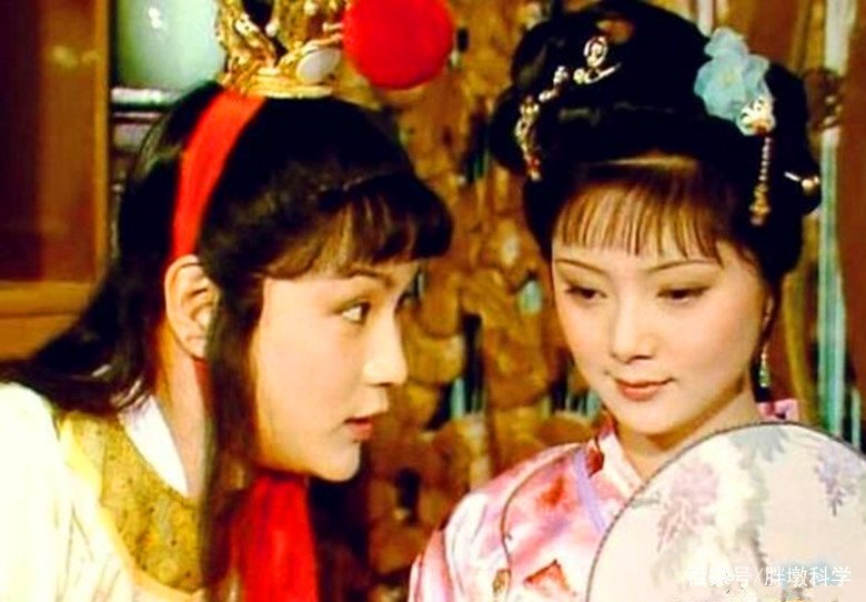 林黛玉和贾宝玉两人自幼同睡，两人偷试过没有？
