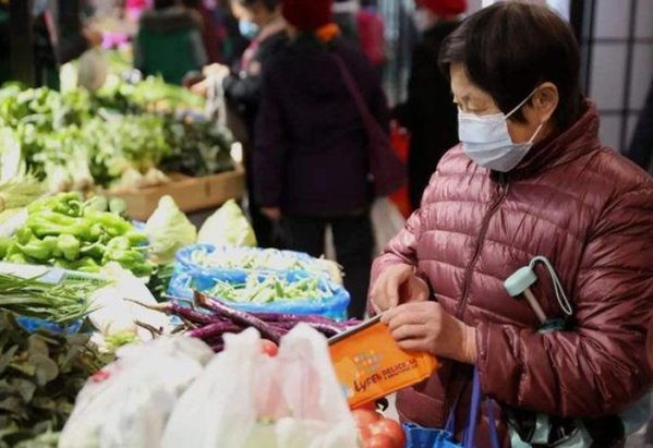 上海奢侈品店被曝用菜品维护客户，此情况属实吗？还是有人在炒作？