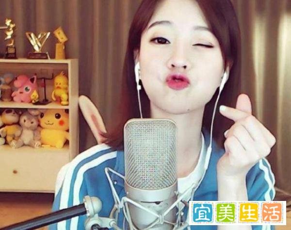冯提莫真实身高曝光，照片被戏称矮莫儿，娱乐圈最萌身高差太爱了