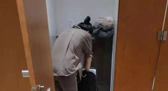 躲在卫生间的阿芬找到工作了,她的求职经历有多不易?