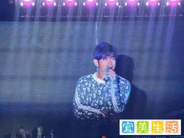 周杰伦罕在演唱会变脸爆哭 尴尬发文：不知是否当爸的关系