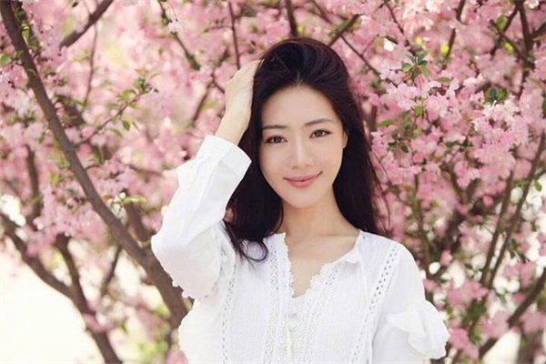 小姨妈邓家佳突然离婚,她结婚离婚到底是怎么一回事呢?