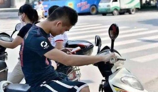 多地出现地上红绿灯,为何广州市的推出而引起了网友的过分关注?