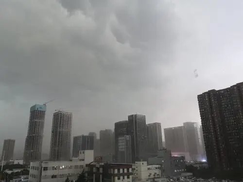暴雨中的武汉市白昼如夜,最终结果怎样了?