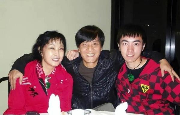 刘晓庆前夫阿峰，离婚已19年，65岁仍单身，后悔听前妻玩笑话