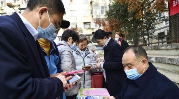 反诈民警老陈辞职专心去做慈善后怎么样了？这是一步错误的选择