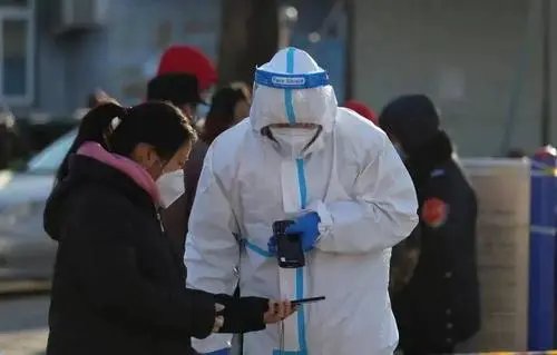 北京一女子全副武装的上班，结果第二天确诊阳性，是哪一环节出了问题？