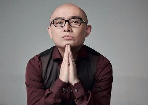 49岁孟非近照曝光：人到中年，除了生死其他都是小事，发生什么事了？