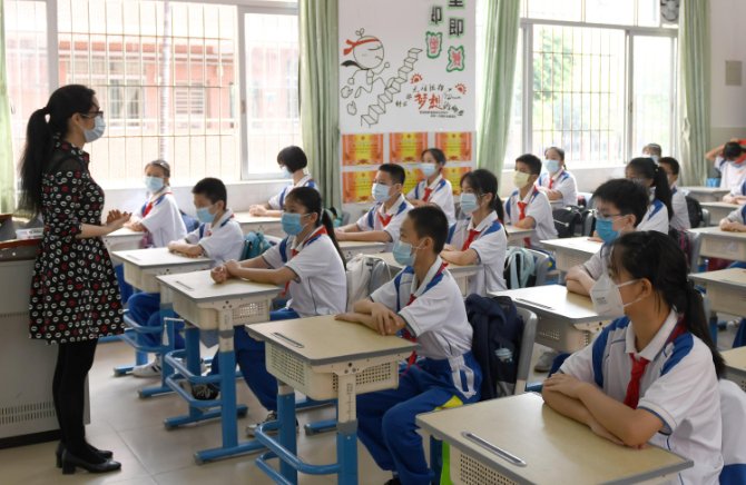 中学班主任私招借读生收费超百万，这样收费可以吗？