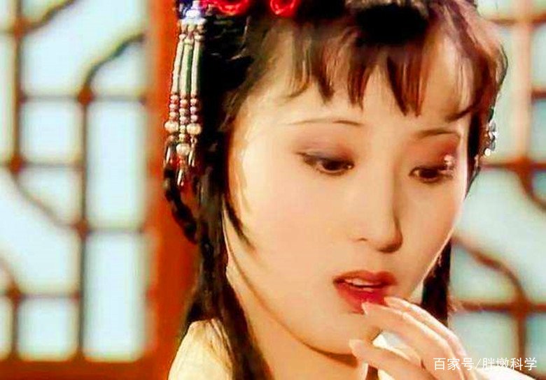 林黛玉和贾宝玉两人自幼同睡,两人偷试过没有?