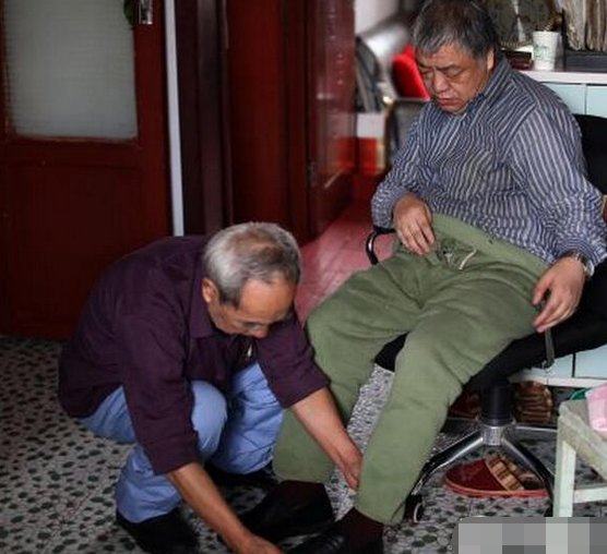 照顾病弟终身未娶是怎么回事？
