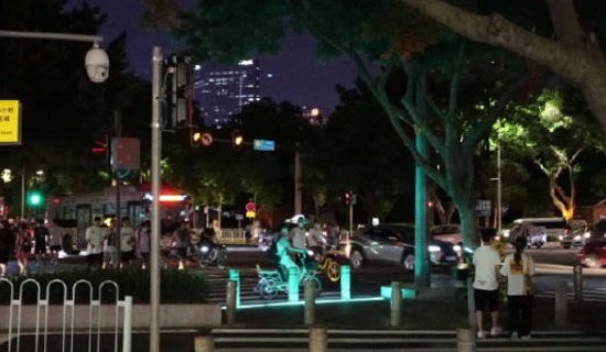 多地出现地上红绿灯，为何广州市的推出而引起了网友的过分关注？