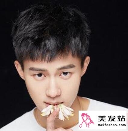 高中生适合什么发型男生