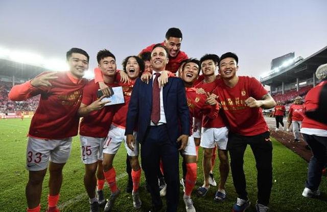 广州足球俱乐部与5名归化球员终止合约，终止合约的原因是什么？